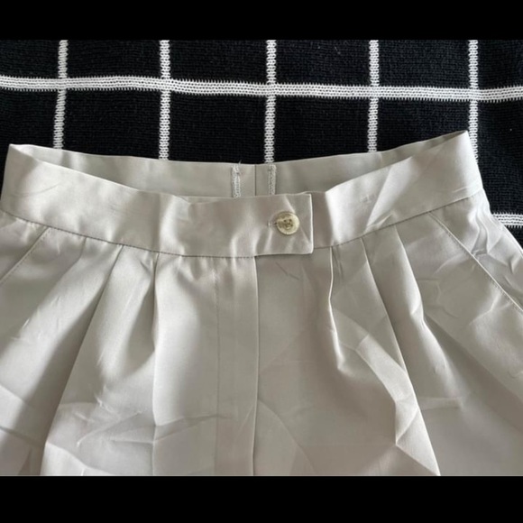 Crumpled style urban shorts - Picture 3 of 3